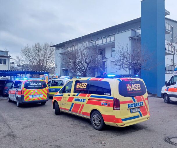 Das Aufgebot an Rettungsfahrzeugen am Freitagnachmittag in Bietigheim-Bissingen ist enorm. Foto: KS-Images.de / Andreas Rometsch