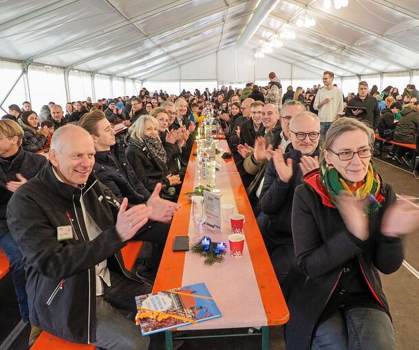 Die Valeo-Weihnachtsfeier stand im Zeichen eines Doppel-Jubiläums. Foto: Holm Wolschendorf