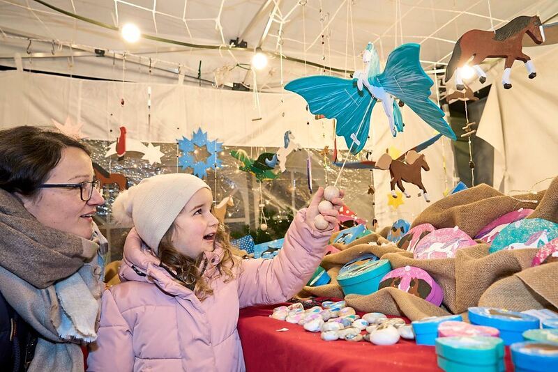 Impressionen vom Weihnachtsmarkt in Höpfigheim.