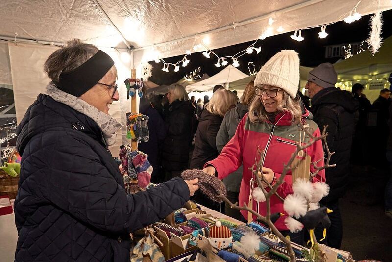 Impressionen vom Weihnachtsmarkt in Höpfigheim.