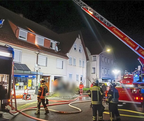 In der Winnender Straße in Affalterbach ist am Sonntagabend ein Holzlager in Brand geraten. Foto: KS-Images.de/C.Mandu