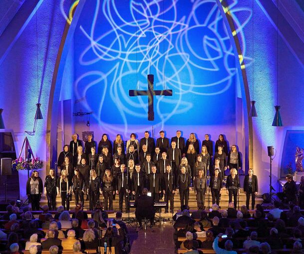 Die Kirche St.Thomas Morus in Eglosheim war stimmungsvoll illuminiert. Foto: Andreas Becker