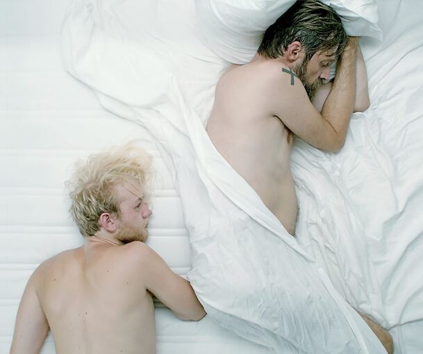 Eine mehrkanalige Videoinstallation von Adina Pintilie in der Ausstellung „You Are Another Me. Eine Kathedrale des Körpers“. Foto: Adina Pintilie/p