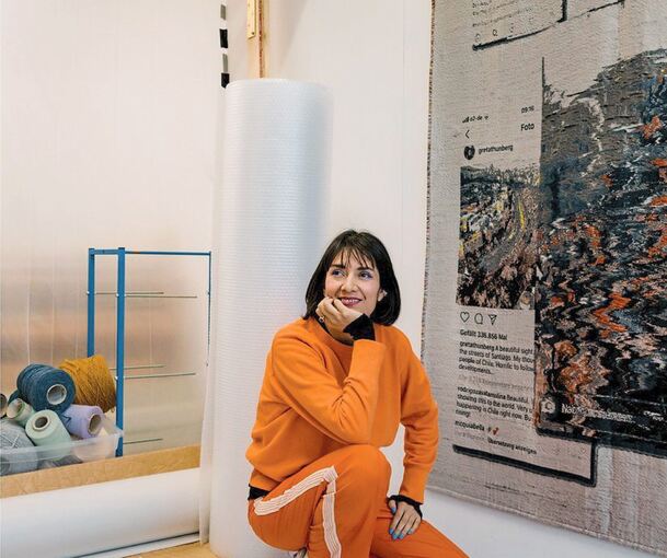 Textilkunst in Bewegung: Constanza Camila Kramer Garfias, hier in einer anderen Ausstellung. Foto: privat