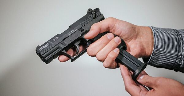 Mit-Schreckschusspistole-und-Pfefferspray-33-J-hriger-in-Tamm-angegriffen