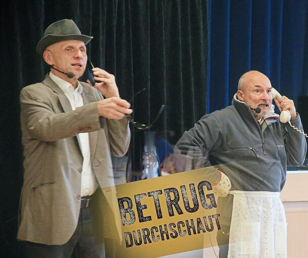 Die Theater-Experten Paul Mejzlik und Werner Mast geben in dem Stück Tipps, um Betrügereien zu durchschauen. Foto: Alfred Drossel