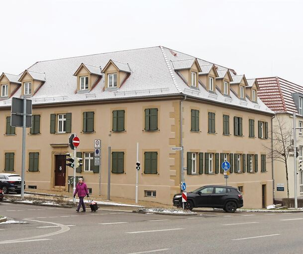 Das Denkmalgebäude gegenüber den Schlossgärten an der Ecke Charlottenstraße und Schlossstraße. Foto: Ramona Theiss