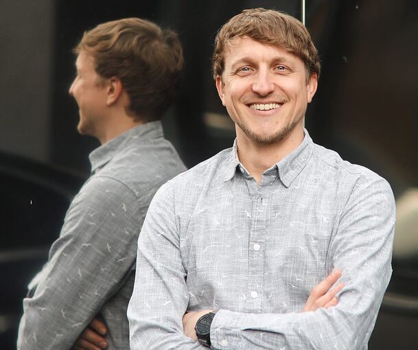 Verwaltung und Informatik: Frederik Bonz lernt in seinem Studium an der Verwaltungshochschule beide Seiten kennen. Foto: Ramona Theiss