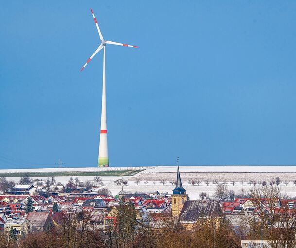 Das erste Windrad dreht sich seit zwölf Jahren. Foto: Karl-Hugo Dorner/p