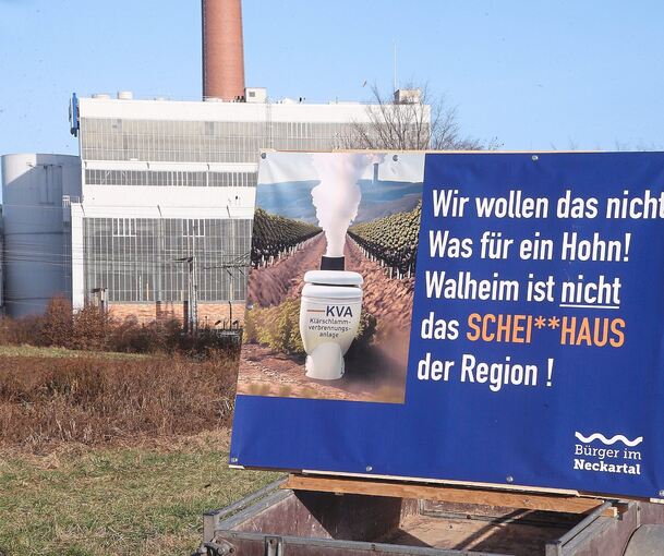 Die Bürgerinitiative Bürger im Neckartal, die seit Jahren gegen die Klärschlammverwertungsanlage kämpft, meldet sich deutlich sichtbar zurück. Foto: Alfred Drossel