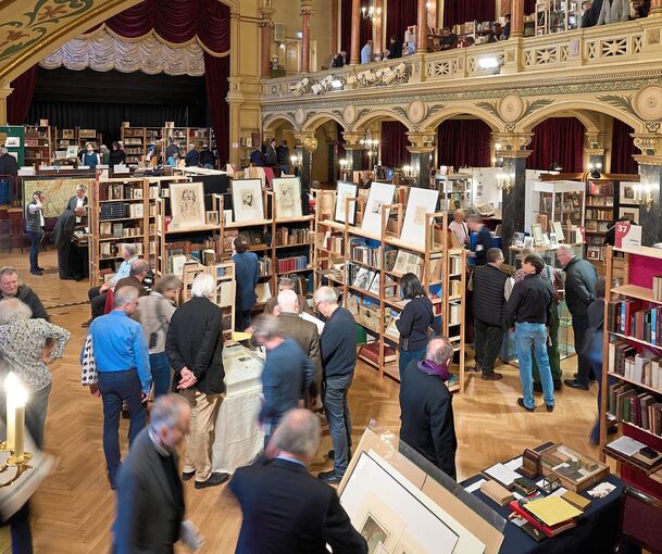 Schon kurz nach der Öffnung füllt sich die Musikhalle mit Neugierigen. Foto: Andreas Becker