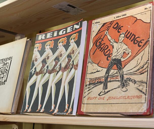 Blick in die Ausstellung: Die Antiquaria in der Musikhalle läuft noch bis Samstag. Foto: Andreas Becker