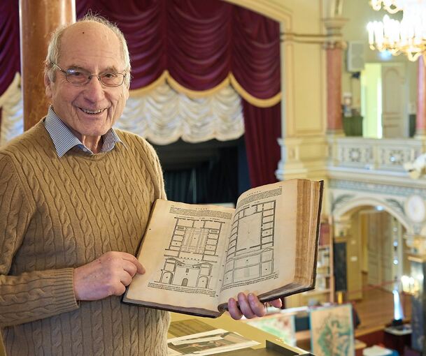 Faible für Taschenbuch und Architektur: Reinhard Klimmt. Foto: Andreas Becker