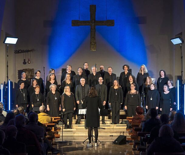 Stimmgewaltig präsentiert sich der Chor Go(o)d News. Fotos: Andreas Essig