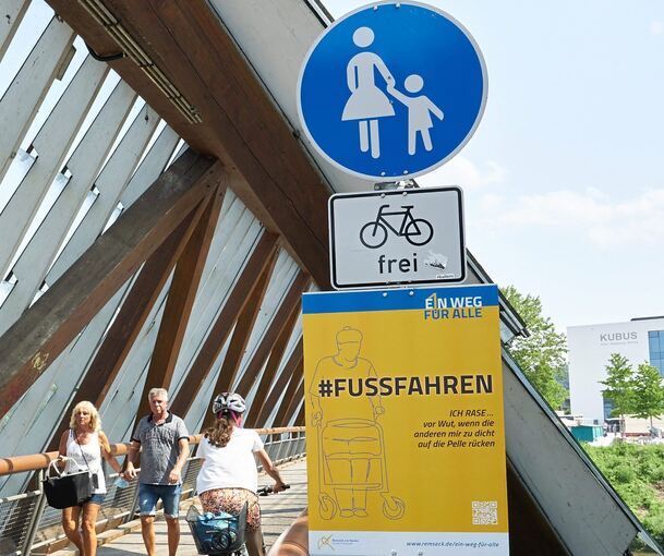 Die Kampagne „Ein Weg für alle“ hatte nicht den gewünschten Erfolg. Es wird weiter nach Lösungen gesucht, wie die Verkehrssicherheit im Bereich der Endhaltestelle der U 12 verbessert werden kann. Archivfoto: Andreas Becker