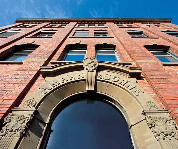 Historischer Eingang des Unternehmens Amann. Foto: Amann-Group