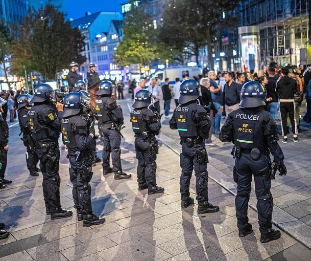 Auch Demonstrationen wie hier eine pro-palästinensische in Stuttgart sorgen für erhöhtes Arbeitsaufkommen bei der Polizei. Archivfoto: dpa