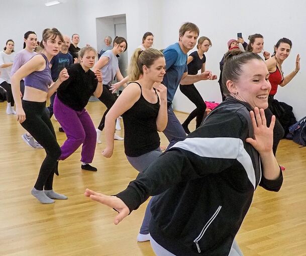 Reinschnuppern bei Contemporary und Hip Hop Foto: Holm Wolschendorf