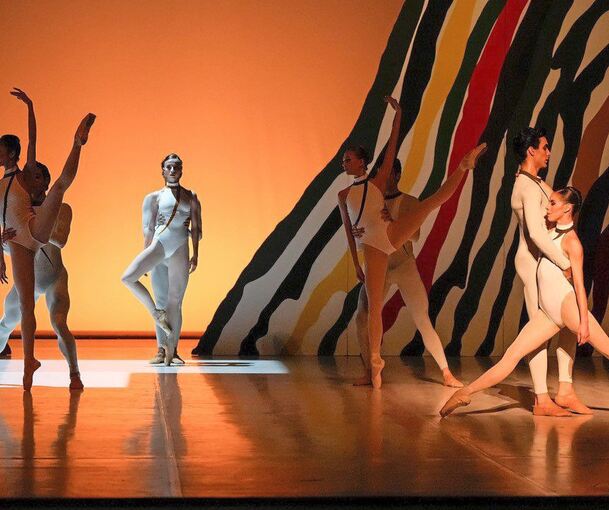 Im Opernhaus zeigen die Akteure Metamorphosen des klassischen Spitzentanzes. Foto: Roman Novitzky