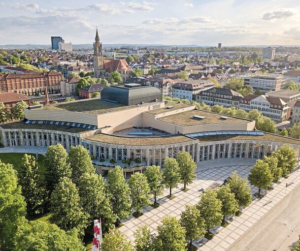 Zweckmäßigkeit, hoher künstlerischer Anspruch und gediegene Opulenz zeichnen das Forum am Schlosspark aus. So urteilt das Landesamt für Denkmalpflege über die Veranstaltungsstätte, die in den 1980er-Jahren gebaut worden ist. Foto: Stadt Ludwigsburg/P