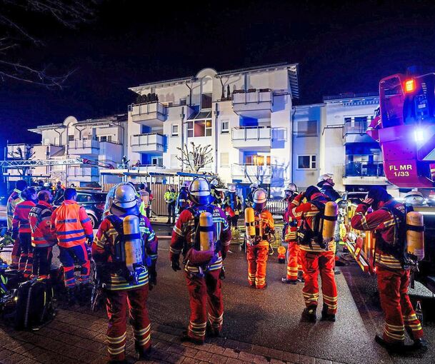 Der Brand war kurz nach Mitternacht in einer Erdgeschosswohnung ausgebrochen. Archivfoto: dpa/Schmalz