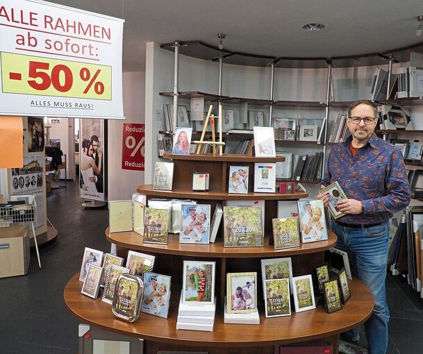Alles raus heißt es nicht nur für alle Produkte rund ums Foto, sondern auch für das Mobiliar und die verschiedenen Wände, die zurückgebaut werden müssen. Fotos: Holm Wolschendorf