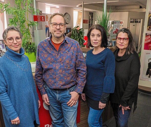 Für Viola und Jan Gallas sowie die Mitarbeiterinnen Danijela Taubitz und Sabine Gehring (von links) endet am 20. April der Fotostudiobetrieb.