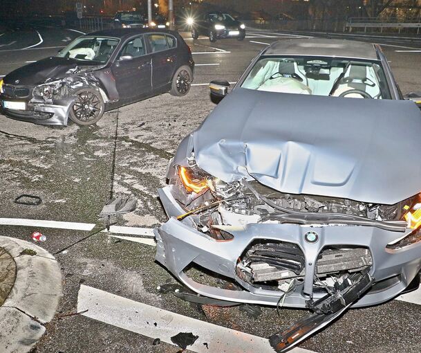 Der Schaden an den beiden BMWs ist hoch. Foto: KS-Images.de/Andreas Rometsch
