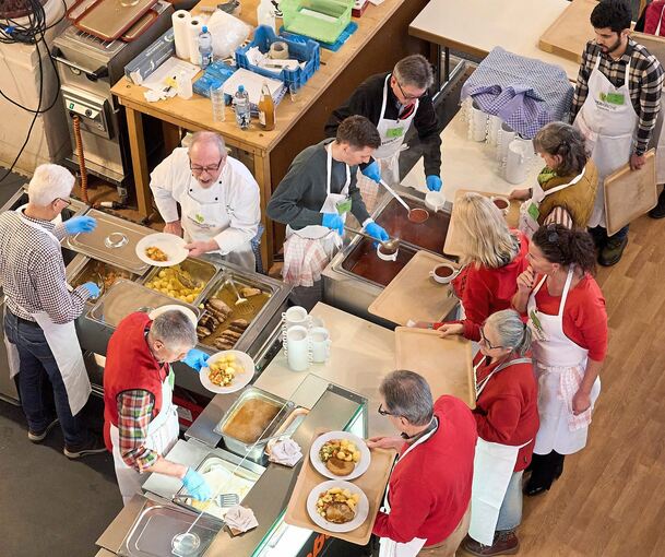 Bei der 17. Vesperkirche in Ludwigsburg vom 8. Februar bis zum 1. März 2026 gibt es Nahrung für Leib und Seele.