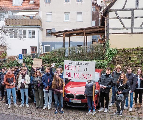 Am 21. Dezember zogen die Schüler in einem Protestzug zum Rathaus. Archivfoto: Holm Wolschendorf
