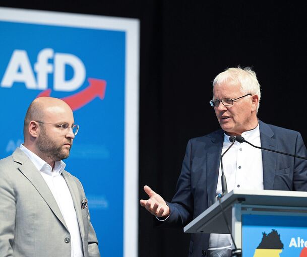Die Landesvorsitzenden Emil Sänze (rechts) und Markus Frohnmaier mobilisieren für die Teilnahme am Parteitag in Rottweil. Archivbild: Bernd Weißbrod/dpa