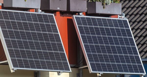 Balkonkraftwerke sollen künftig nicht mehr aus Mitteln des Förderprogramms Klimabonus bezuschusst werden. Balkonkraftwerke sollen künftig nicht mehr aus Mitteln des Förderprogramms Klimabonus bezuschusst werden.