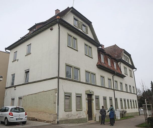Das alte Kurhotel an der Marbacher Straße 211 kurz vor der Neckarbrücke nach Neckarweihingen. Foto: Ramona Theiss