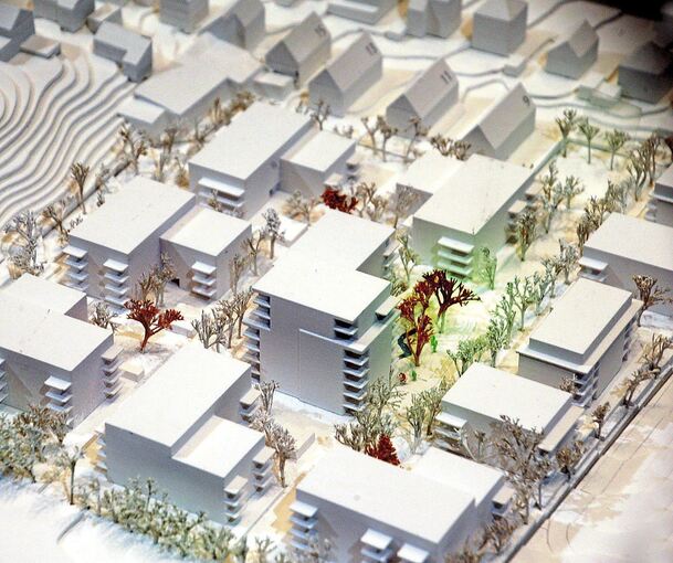 Wie auf diesem Modell – allerdings nicht einheitlich weiß – sollen die Luisen-Höfe einmal aussehen. Foto: Alfred Drossel