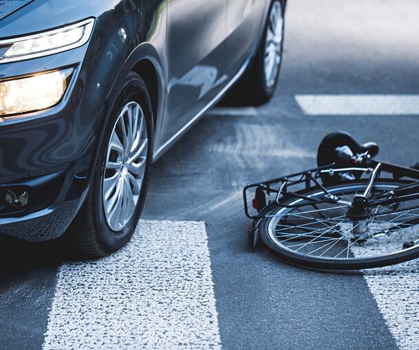 Eine Radfahrerin ist bei einem Unfall in Korntal verletzt worden.