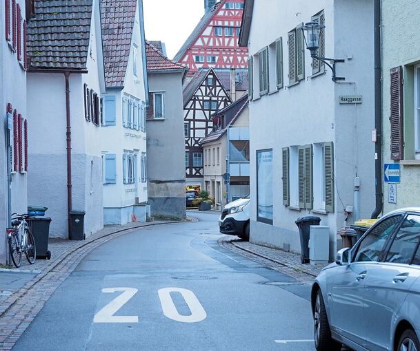 Am Zustand der Hauptstraße gibt es Kritik. Archivfoto: Holm Wolschendorf