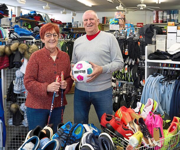 Am 1. März hat der Räumungsverkauf bei Sport Schwab in Murr begonnen. Das Inhaberehepaar Ingrid und Elmar Laibacher gibt das Sportgeschäft nach 39 Jahren auf. Foto: Andreas Becker
