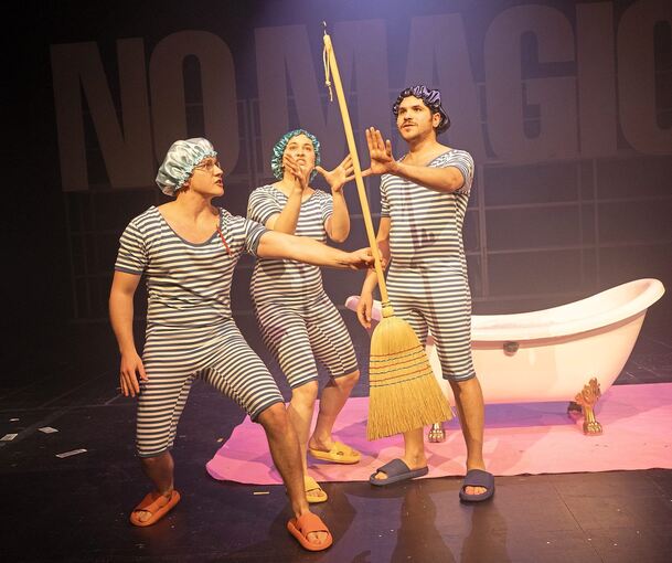 Erst euphorisch, dann geläutert: „Der Zauberlehrling“ im Kammertheater. Foto: Björn Klein/p