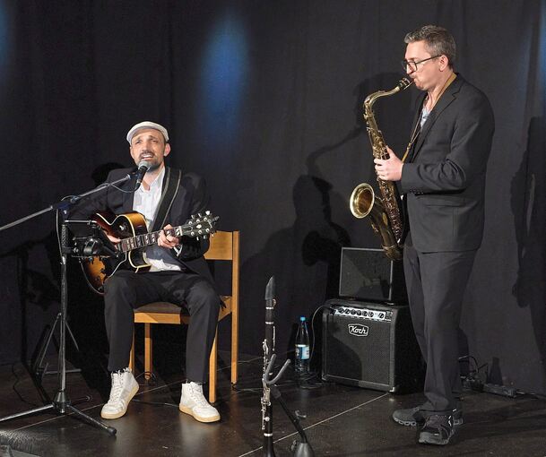 Das Duo Fabiano Pereira und Stefan Koschitzki (rechts) im Wartesaal. Foto: Andreas Becker