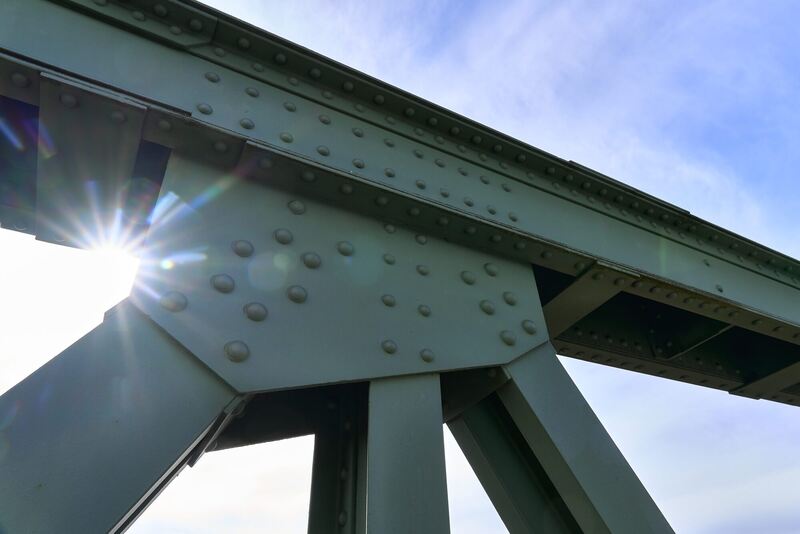 Die genieteten Stahlbauteile prägten die Optik der Brücke.