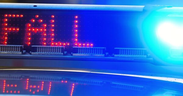 Radfahrer-offenbar-am-Handy-VW-in-Bietigheim-Bissingen-gestreift