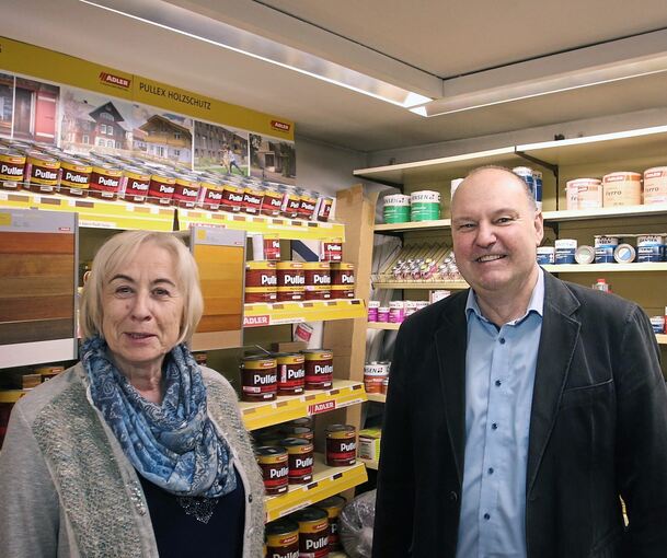 Die Geschäftsleute Elke und Bernd Schober in ihrem Ladengeschäft. Ende Mai ist Schluss.Foto: Alfred Drossel