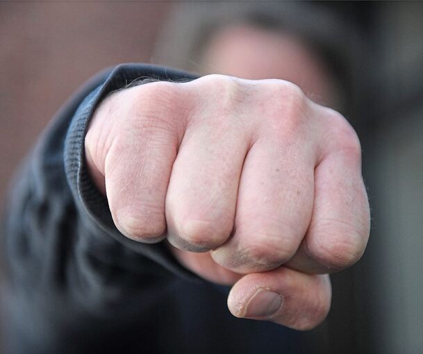 Der Ford-Fahrer verpasste dem 33-Jährigen eine Faust.