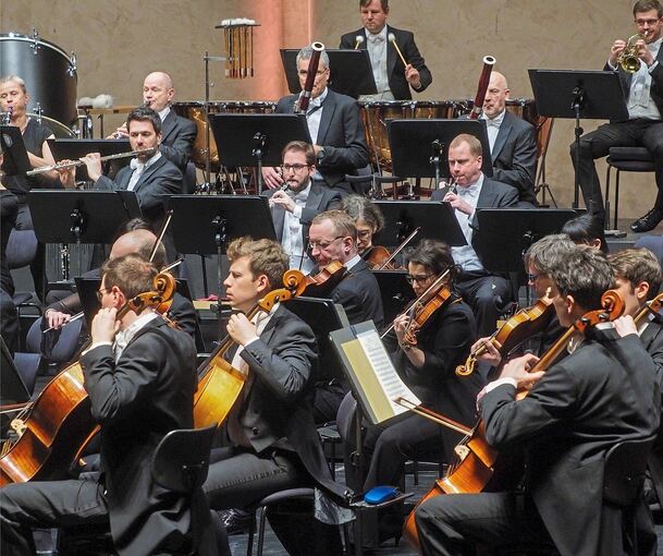 Dalibor Karvay und die Stuttgarter Philharmoniker im Forum. Foto: Holm Wolschendorf