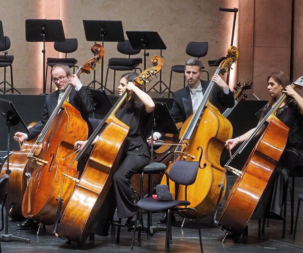 Dalibor Karvay und die Stuttgarter Philharmoniker im Forum. Foto: Holm Wolschendorf