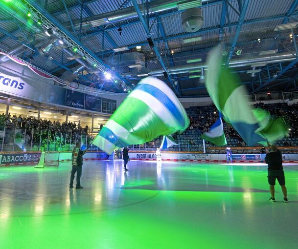 Wird auch in der nächsten Saison noch Zweitliga-Eishockey in der EgeTrans-Arena zu sehen sein? Ab Mittwoch kämpfen die Bietigheim Steelers in den Playdowns um den Klassenerhalt. Foto: Marijan Murat/dpa