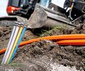 Glasfaserkabel liegen zum Verlegen bereit. Bis 2030 sollen 90 Prozent der Haushalte in der Region einen Zugang zu schnellem Internt haben.