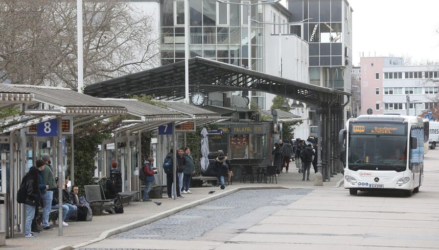 Lange Wege, keine barrierefreien Bahnsteige: Der Zentrale Omnibusbahnhof ist seit Jahren ein Sorgenkind. Foto: Ramona Theiss