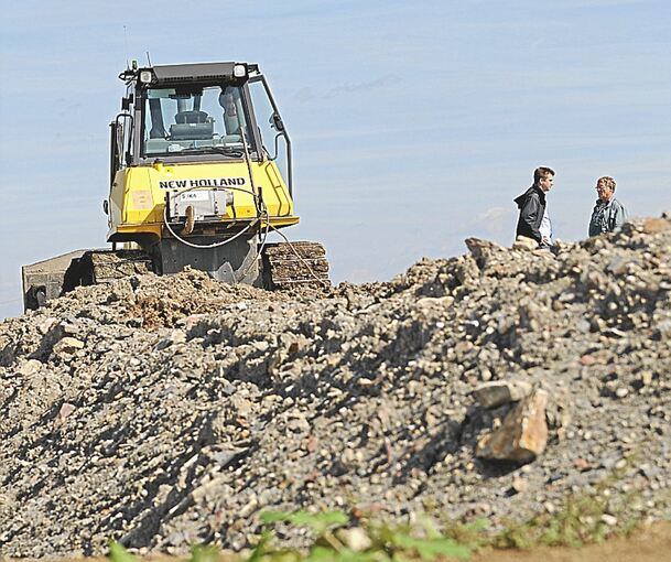 Erddeponie Froschgraben in Schwieberdingen: Seit Jahren landet hier auch Bauschutt und verunreinigte Erde aus der Region. Fotos: privat