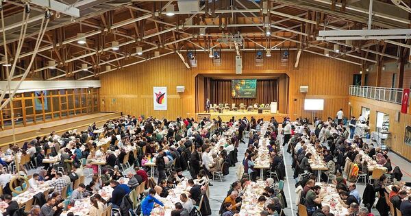 Wunsch nach Frieden beim Fastenbrechen in Erdmannhausen